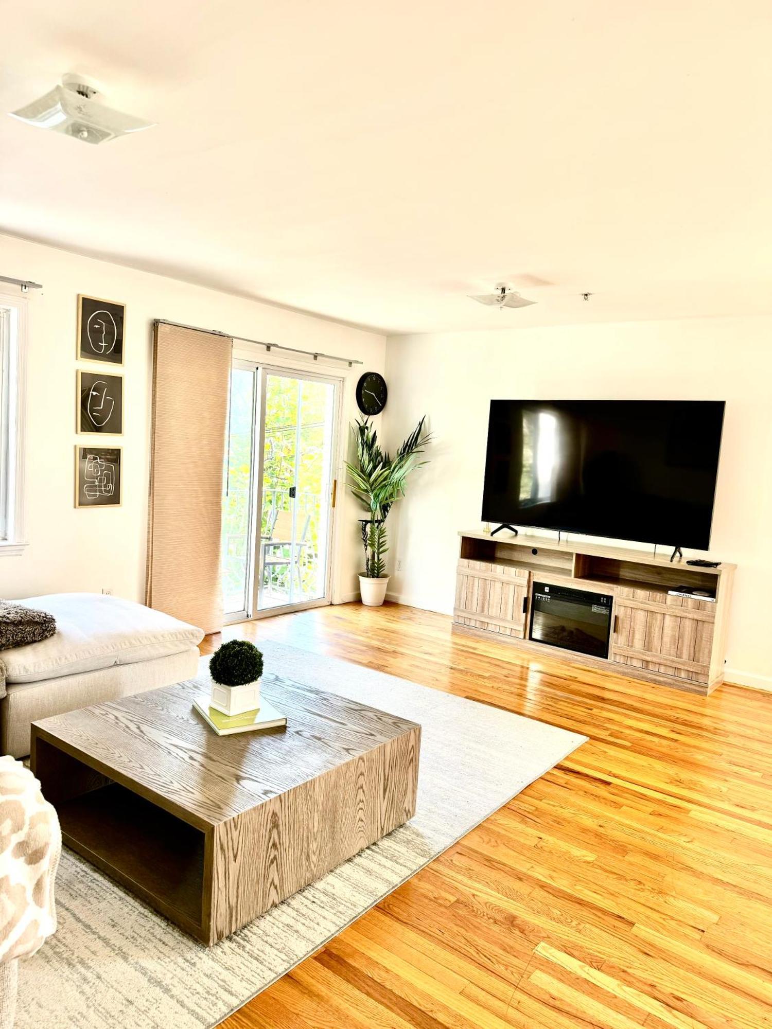 Stylish Evergreen Apartment By Newark Airport Exterior photo